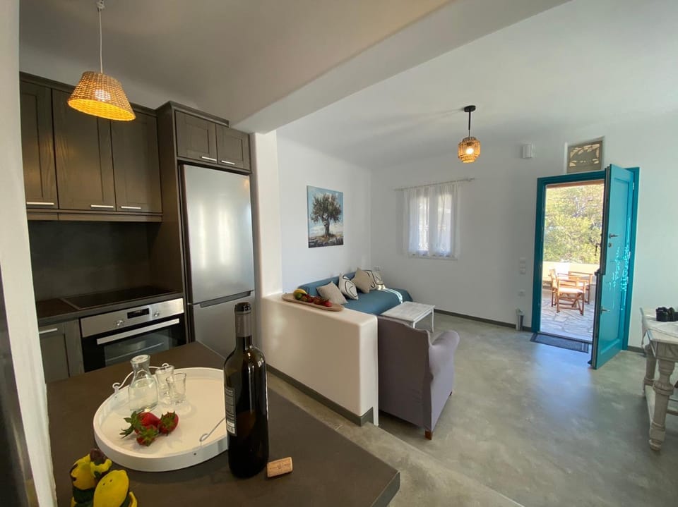 Kitchen or kitchenette, Living room