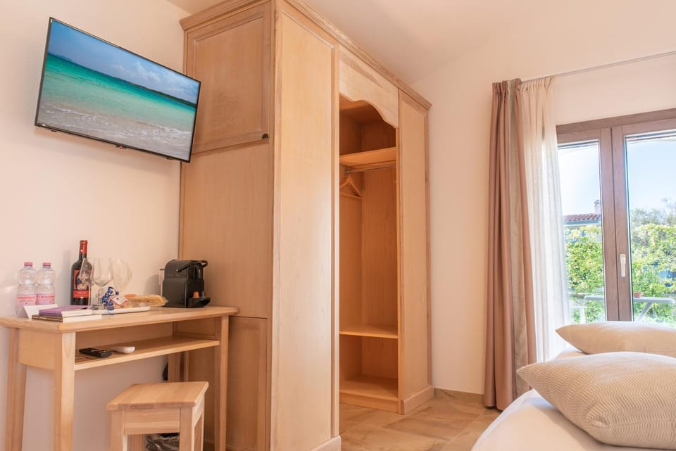 TV and multimedia, wardrobe