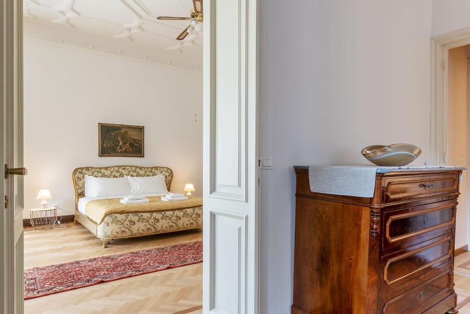 Photo of the whole room, Bedroom
