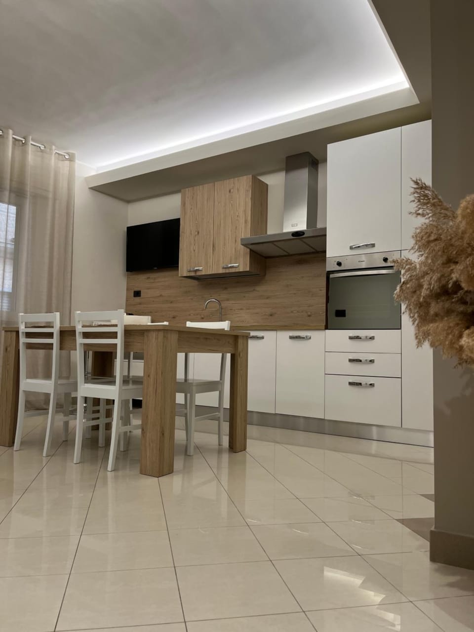 Kitchen or kitchenette, Dining area, Communal kitchen