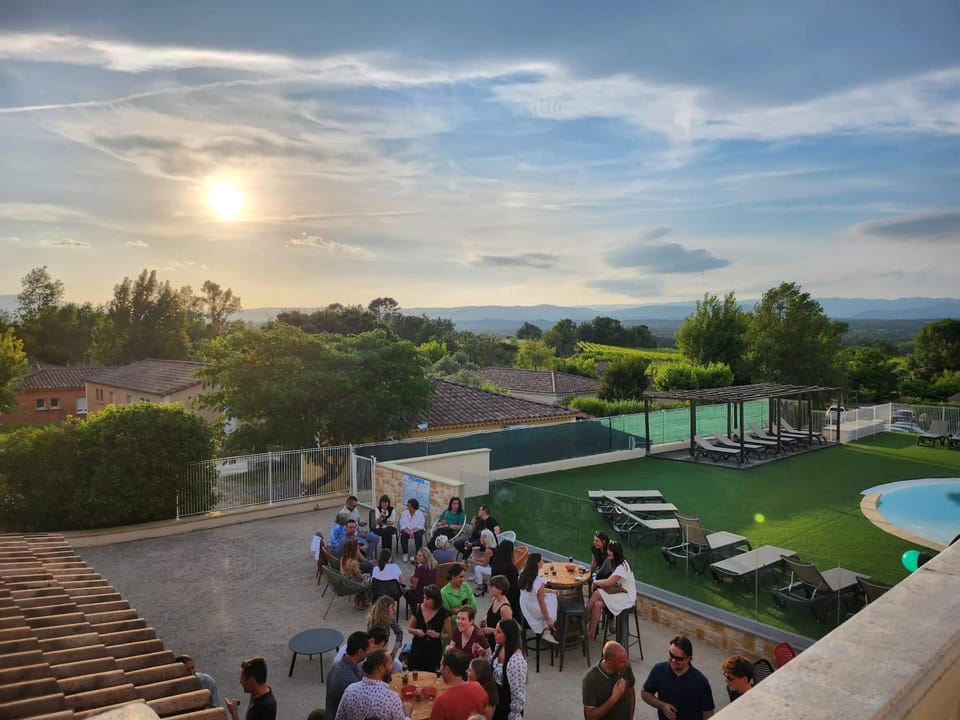 Maison accueillante avec jardin et piscine partagée à Grospierres House in Grospierres