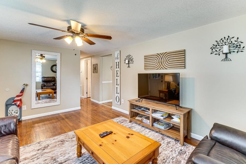 Hot Tub, Yard, 4 Mi to Dollywood! Smokies Basecamp House in Sevier County