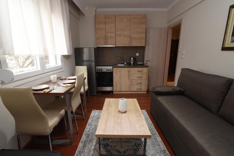 Kitchen or kitchenette, Living room, Seating area, Dining area