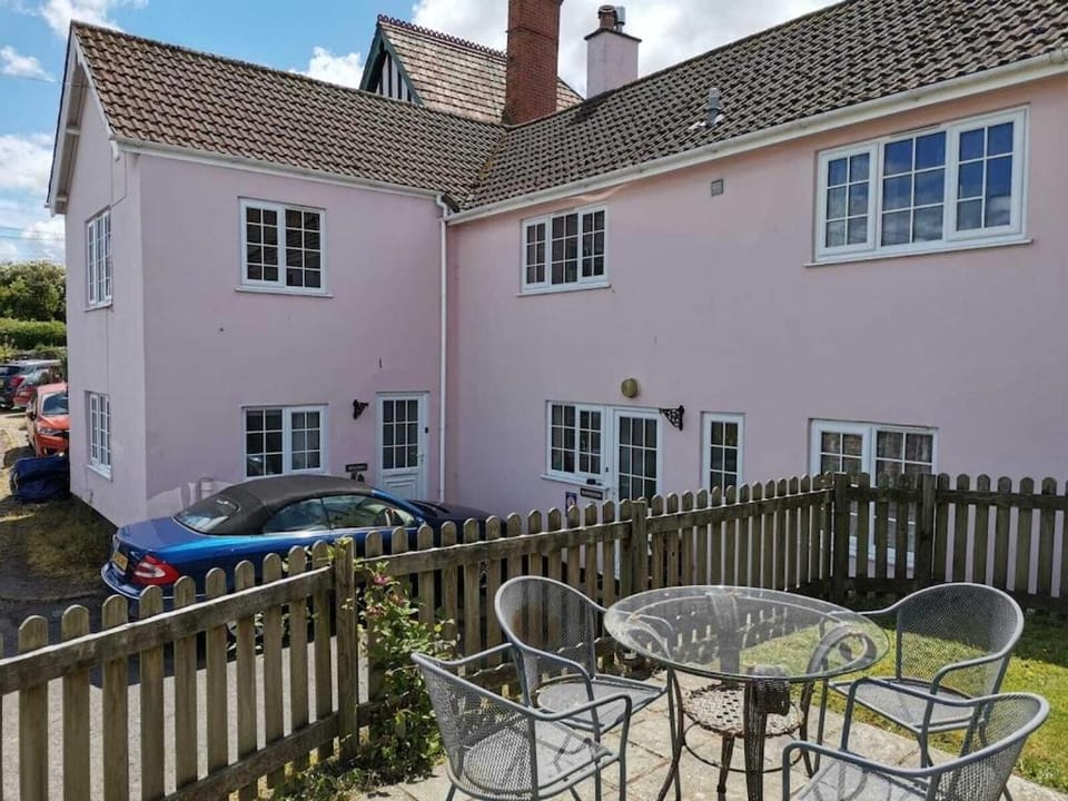 Property building, Patio, Garden, Parking