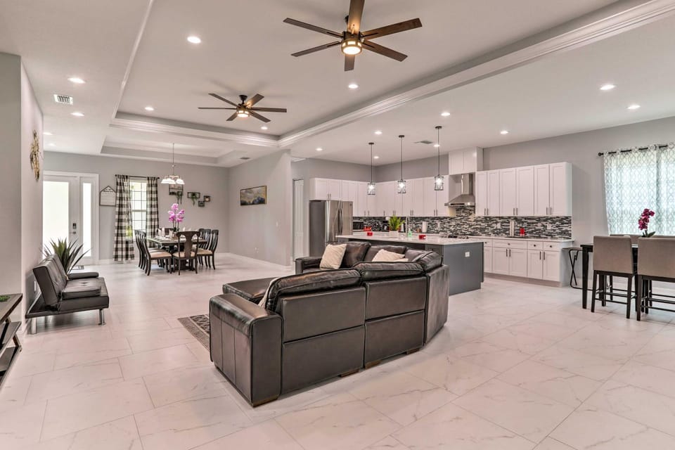 St Pete Escape w/ Patio & Yard: 6 Mi to Beach House in St Petersburg