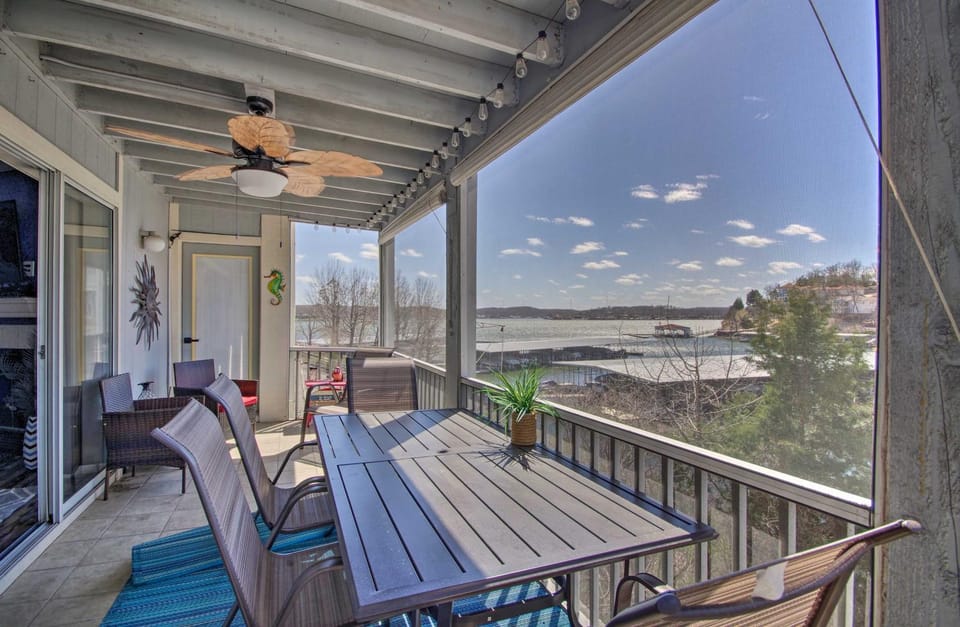 Lake-View Patio, Pool Access! Regatta Bay Condo Apartment in Village Four Seasons