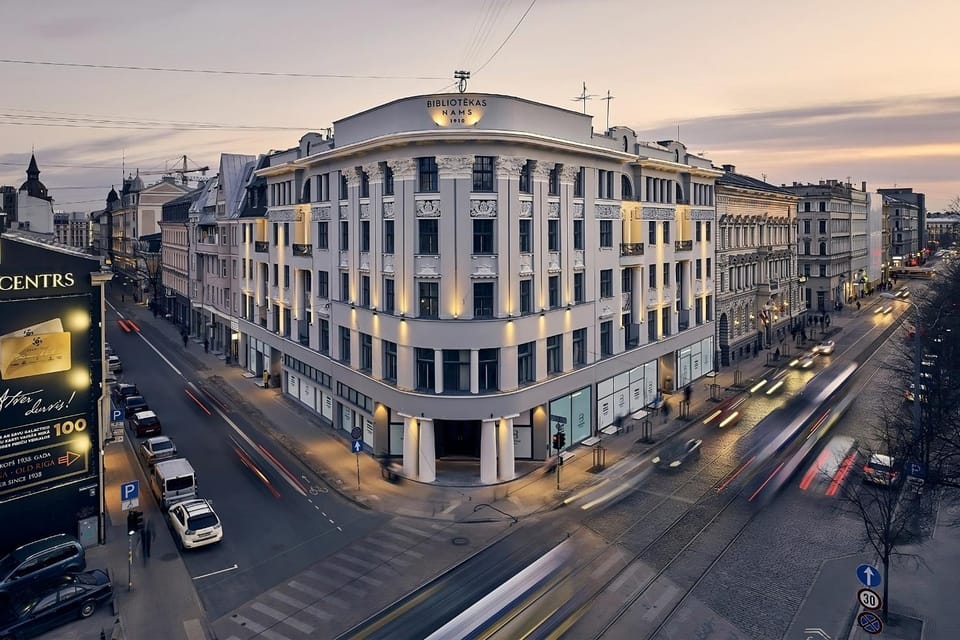 Property building, Bird's eye view, City view, Street view, Location