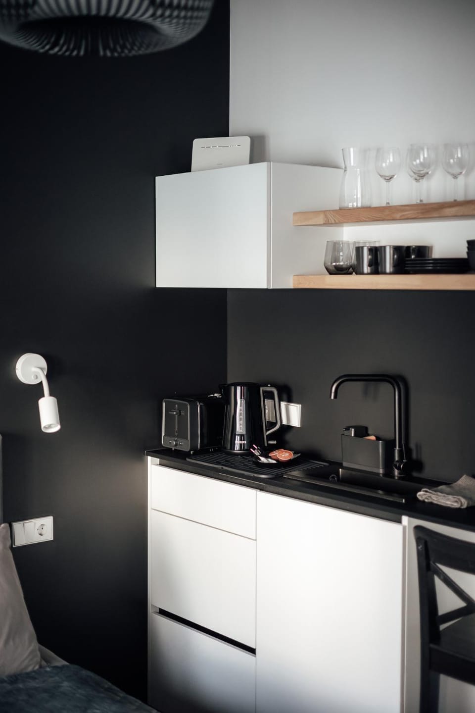 Coffee/tea facilities, Kitchen or kitchenette, internet, microwave, toaster