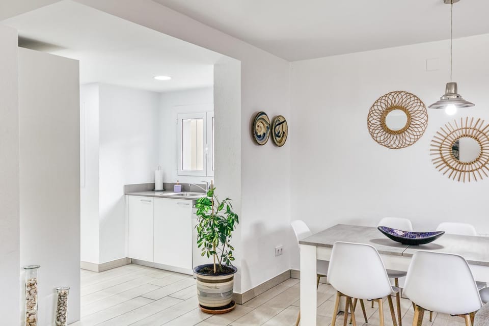 Property building, Kitchen or kitchenette, Living room