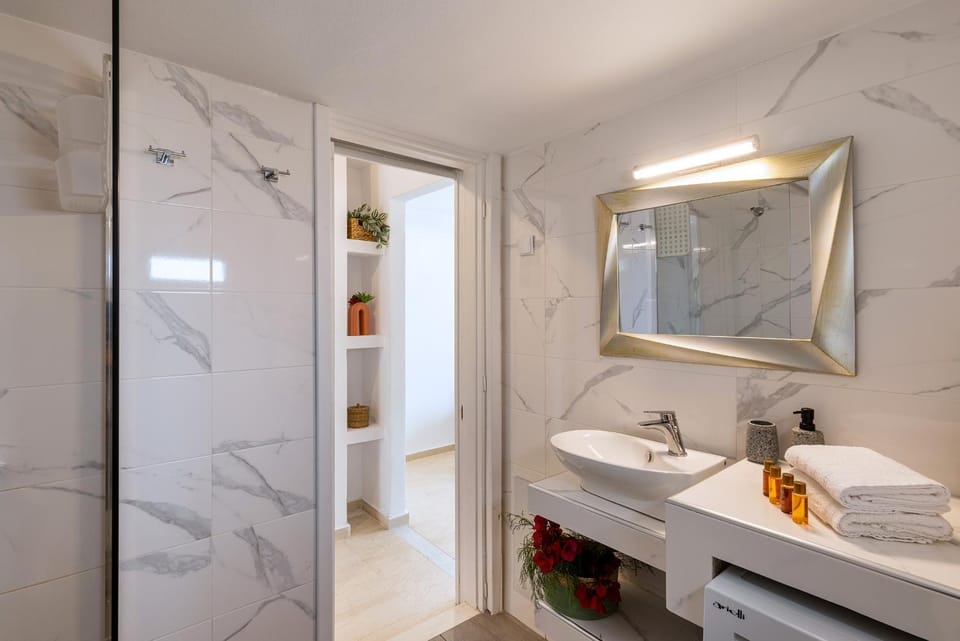 Atop silver luxury suite Apartment in Decentralized Administration of the Aegean