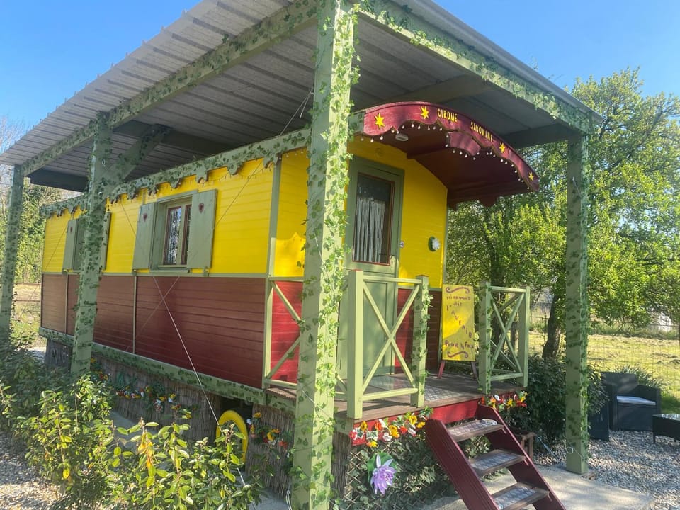 Roulotte pour une nuit en amoureux tout équipée.. House in Hauts-de-France