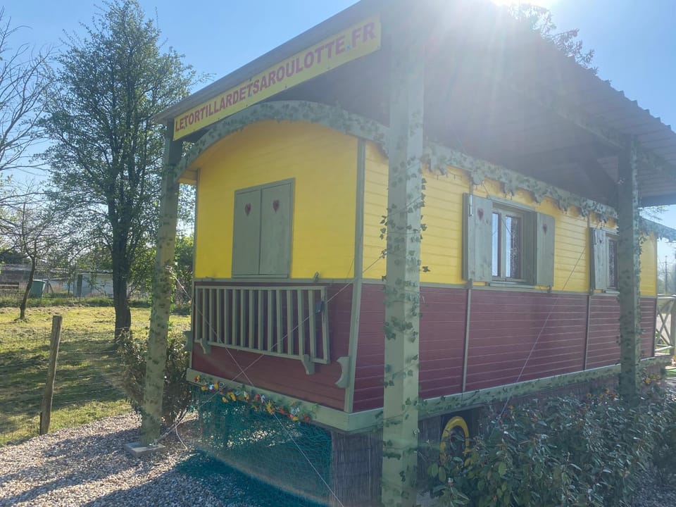 Roulotte pour une nuit en amoureux tout équipée.. House in Hauts-de-France