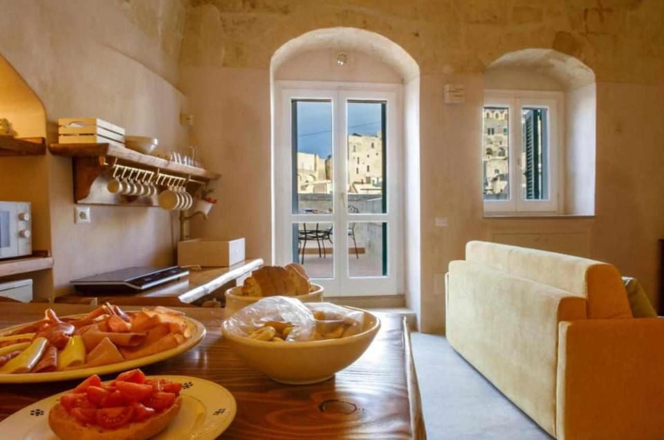 Kitchen or kitchenette, Living room, Seating area, Food, Breakfast