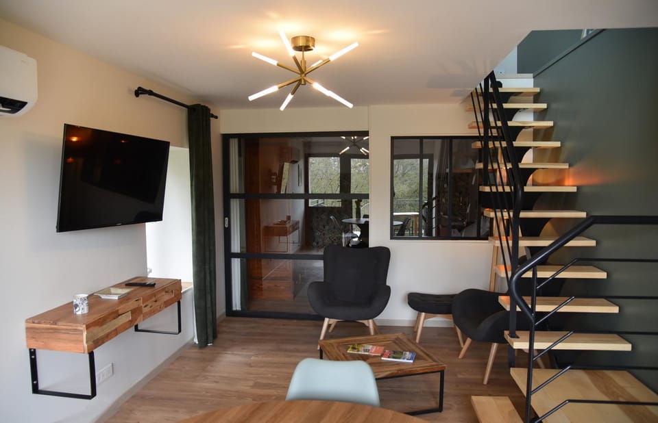 Communal lounge/ TV room, Living room, Seating area
