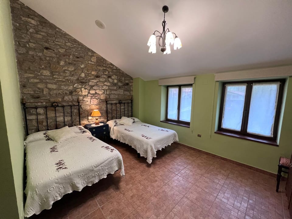 La Casina Del Rio House in Asturias