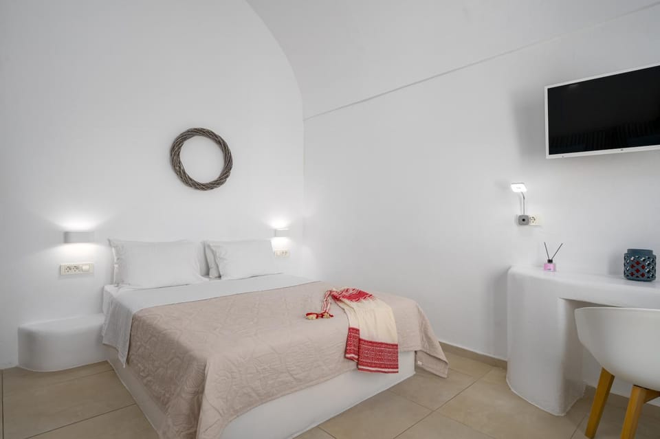 Bed, TV and multimedia