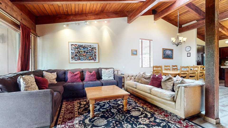 Mammoth Estates Condo - Near Village at Mammoth & Pet Friendly Apartment in Mammoth Lakes