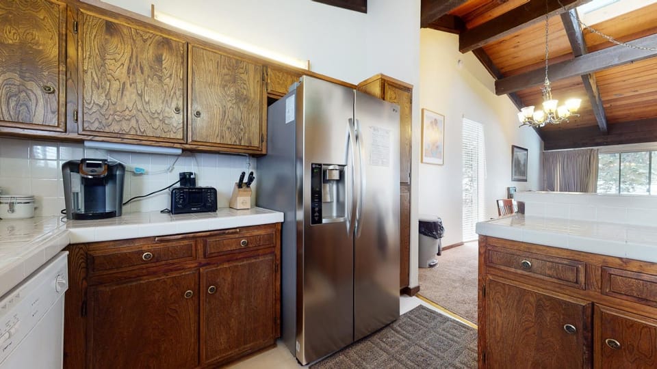 Mammoth Estates Condo - Near Village at Mammoth & Pet Friendly Apartment in Mammoth Lakes