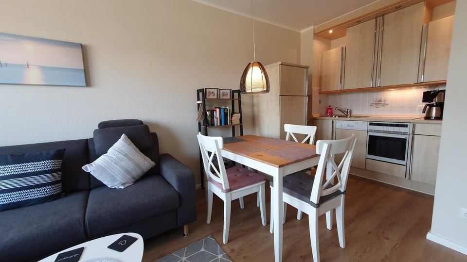 Kitchen or kitchenette, Seating area, Dining area