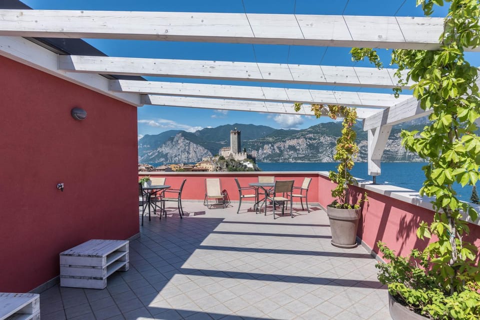 Residence La Pergola trilocale Apartment in Malcesine