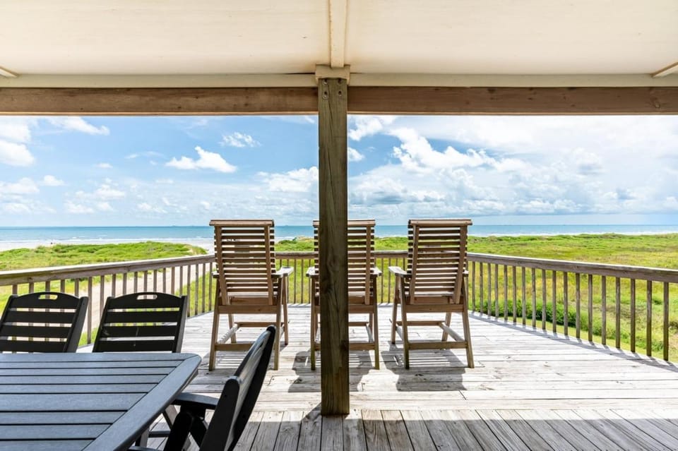 Beaches Be Trippin' home House in Bolivar Peninsula