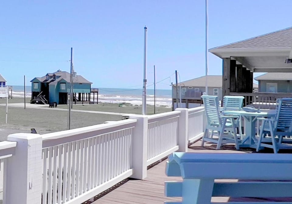 Making Waves home House in Bolivar Peninsula