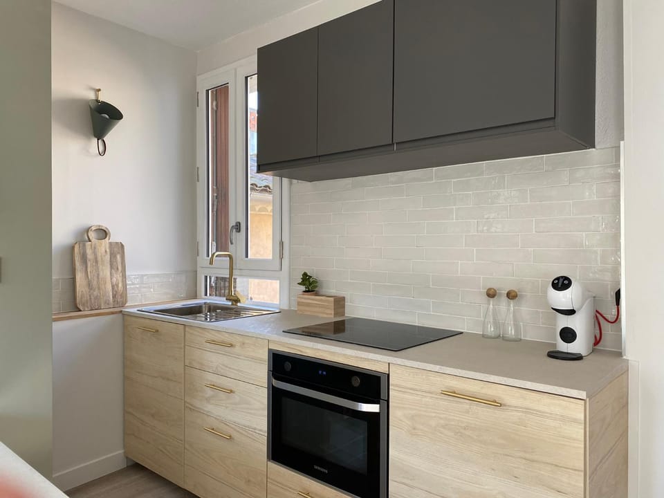 Kitchen or kitchenette