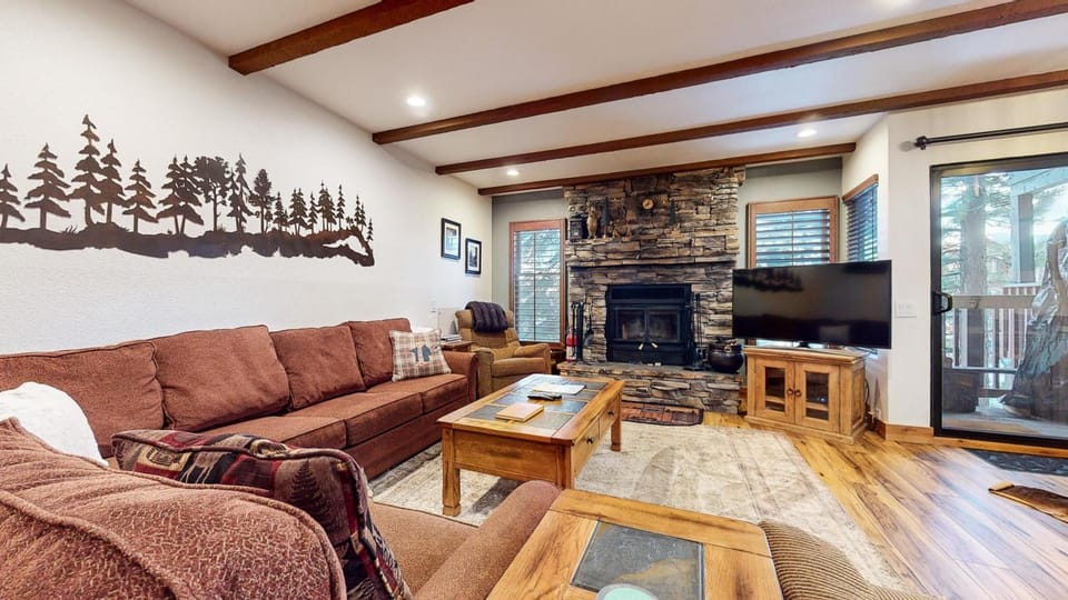 Val DIsere 32 Pet-Friendly, Walk To The Village, Private Washer Dryer, Spacious Floorplan condo Apartment in Mammoth Lakes