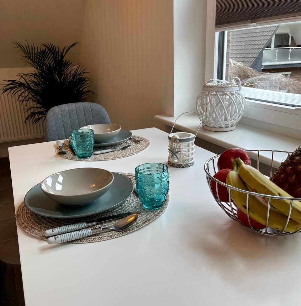 Dining area, Food