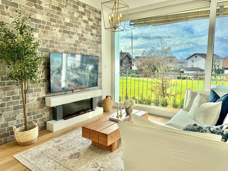 TV and multimedia, View (from property/room), Balcony/Terrace, Living room, Seating area, Evening entertainment