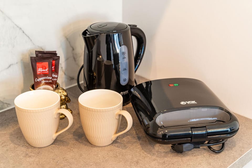 Coffee/tea facilities, toaster