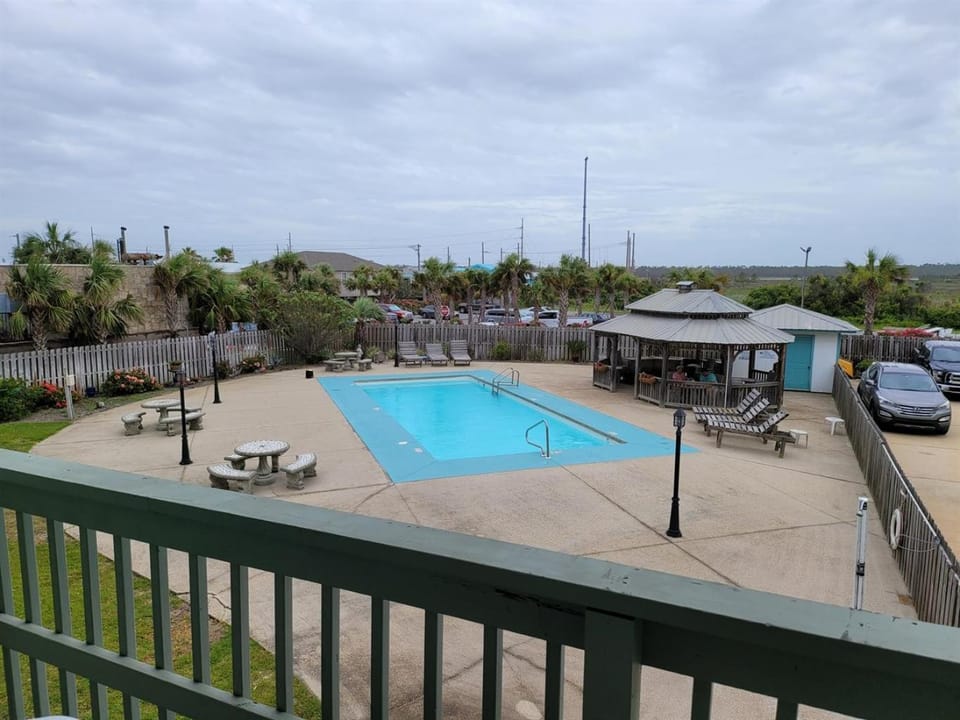 Beach Walk 18 Beachside Gulf Shores Condo Pool, King Suite, Walk to Beach Apartment in Gulf Shores