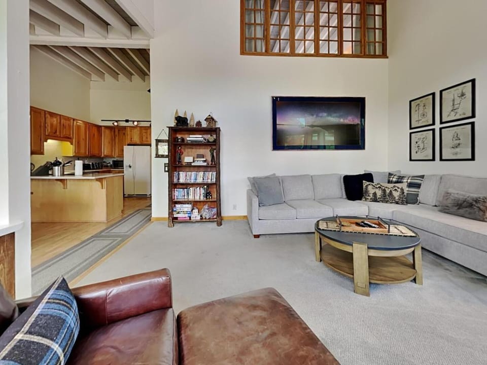 Summer Fun - SLOPESIDE 4BR 3BA with 3 Spas, Pool and Sauna - Perfect for Family and Friend Getaways All Year Round 1849 Condos 693 condo Apartment in Mammoth Lakes