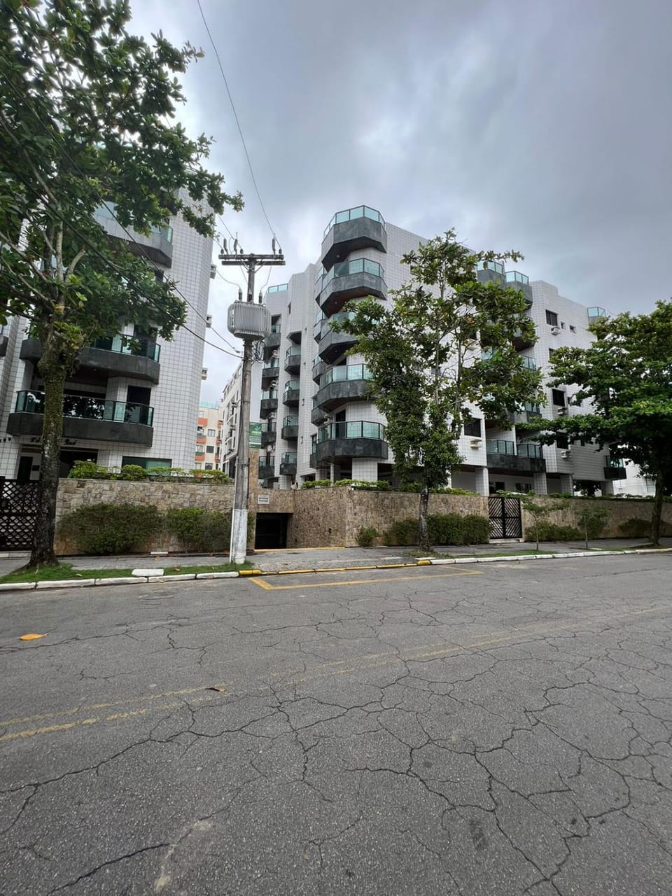 Apartamento no Guarujá Enseada a beira mar, ótima localidade e com ar condicionado Apartment in State of São Paulo