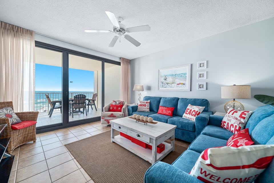 Balcony/Terrace, Living room, Seating area, Sea view