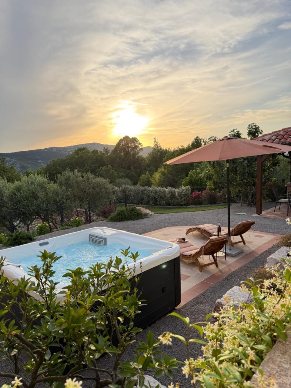 Patio, Hot Tub, Garden view, Mountain view, Sunset, sunbed
