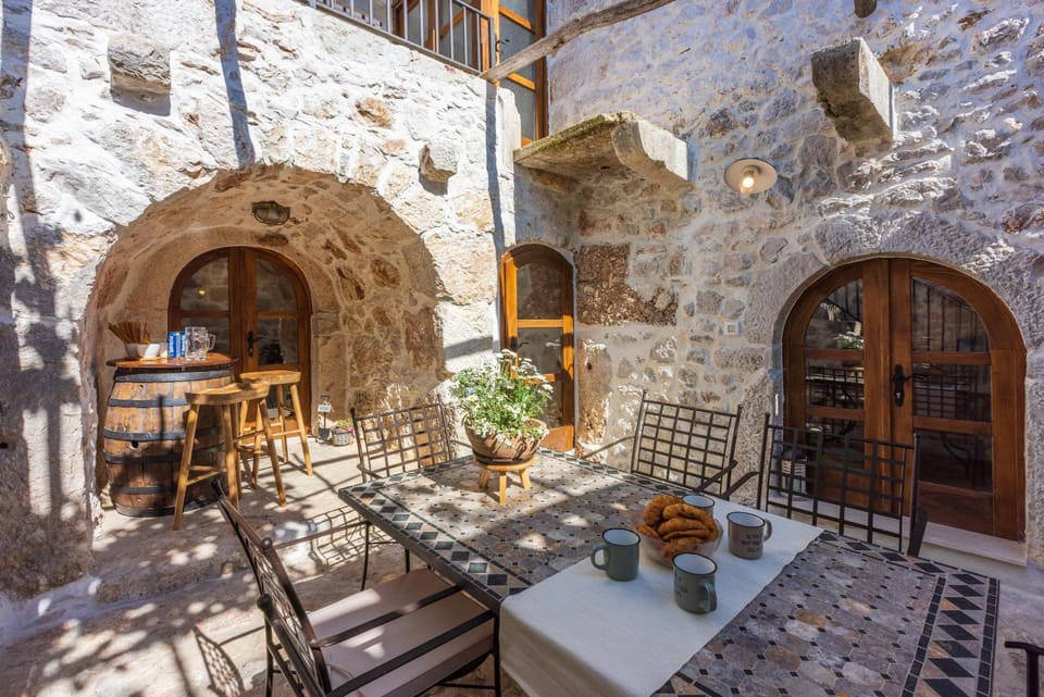 Balcony/Terrace, Inner courtyard view