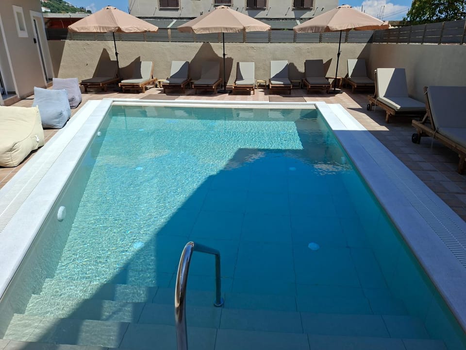 Swimming pool, Swimming pool