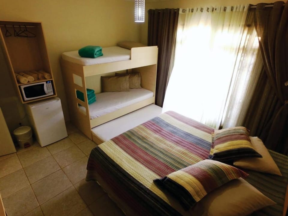 Bed, TV and multimedia, Photo of the whole room, Bedroom, bunk bed, hair dresser, minibar, oven