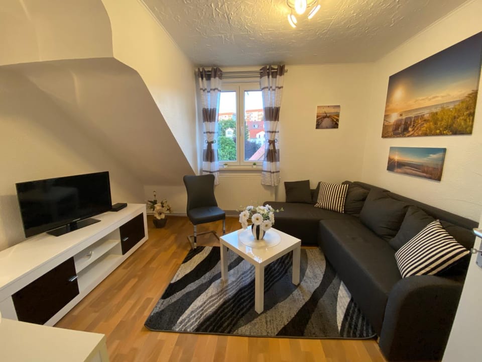Communal lounge/ TV room, Living room, Seating area