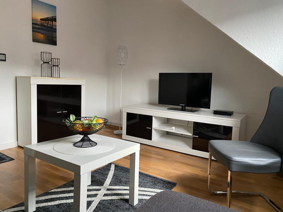 Communal lounge/ TV room, TV and multimedia, Living room