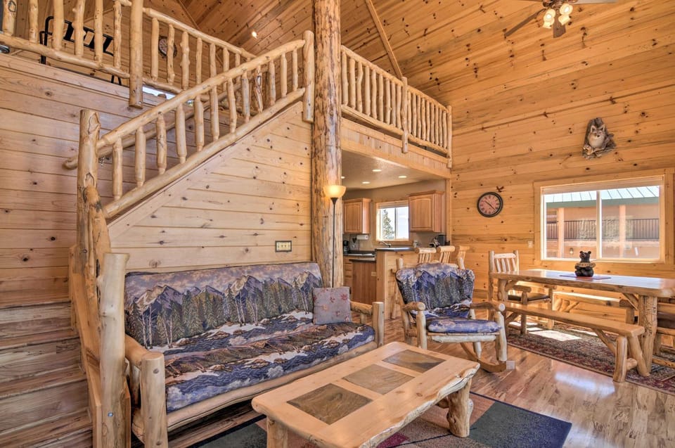 Whistling Woods Cabin: Meadow Views + Gas Grill! Cabin in Utah