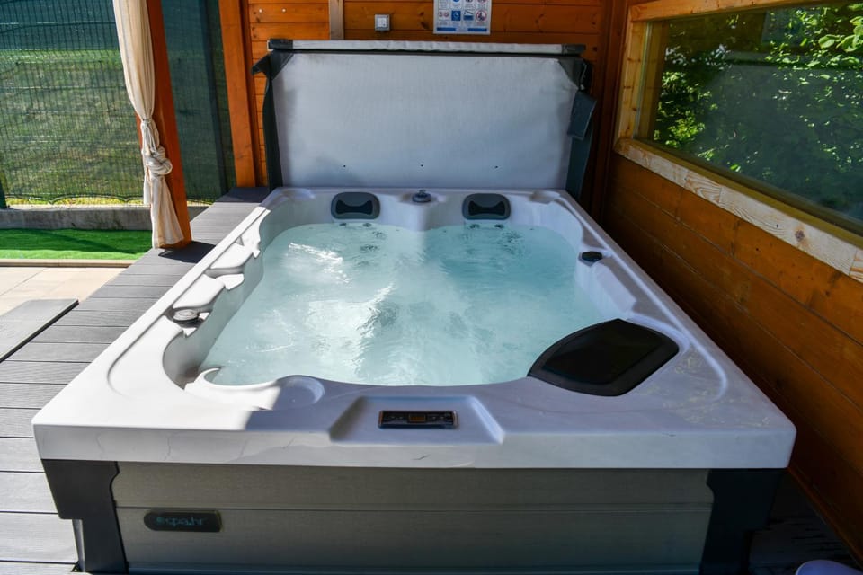 Hot Tub, Hot Tub, Sauna