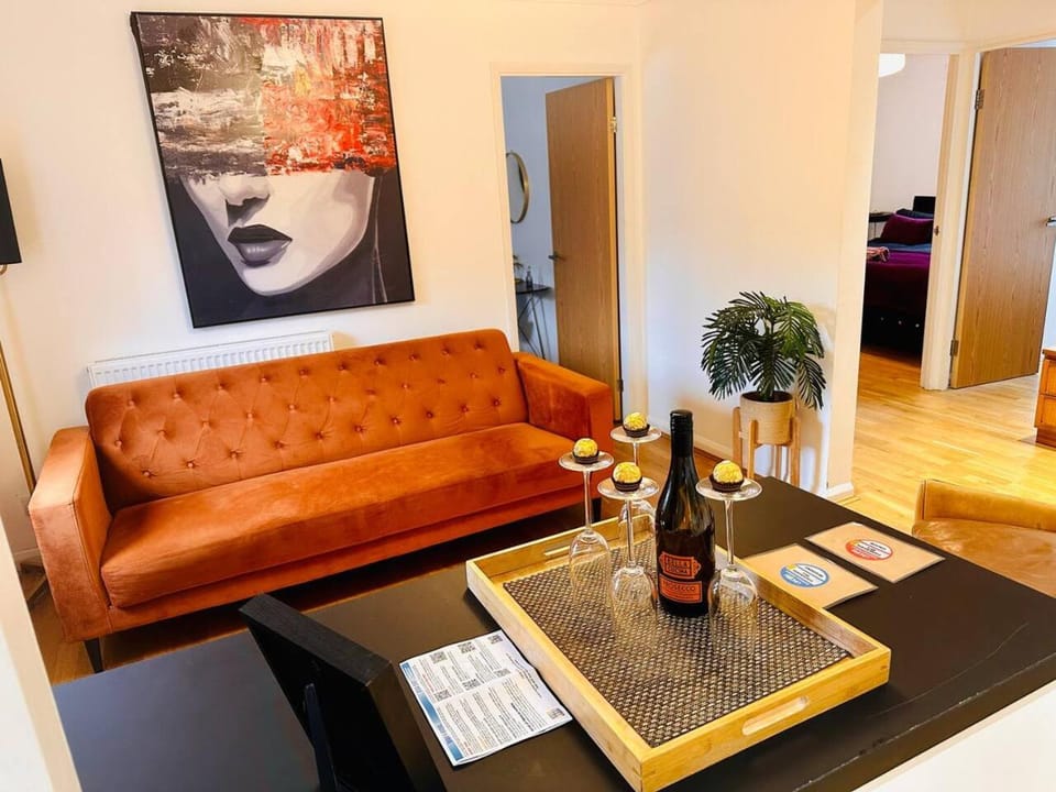Tower Central Apt l 3 Bed Sleeps 5 l Free Parking) Apartment in York