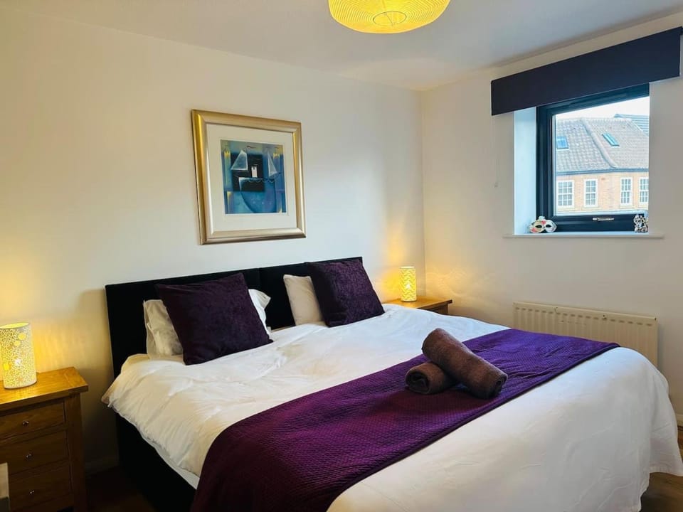 Tower Central Apt l 3 Bed Sleeps 5 l Free Parking) Apartment in York