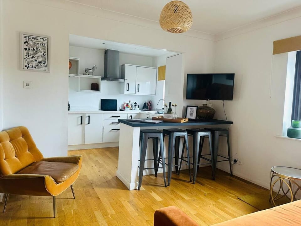 Tower Central Apt l 3 Bed Sleeps 5 l Free Parking) Apartment in York