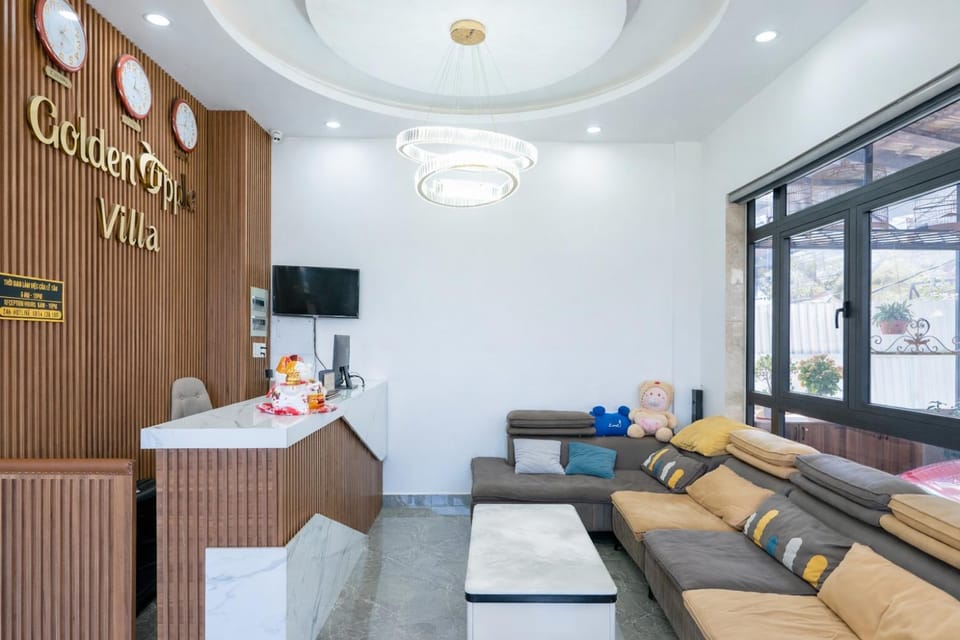 Communal lounge/ TV room, Living room, Seating area