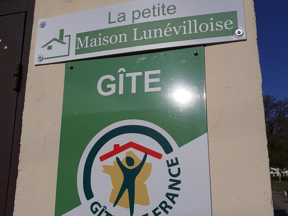 Petite maison rénovée proche centre Lunéville, jardin, barbecue, parking privatif, à 30 min de Nancy - FR-1-584-180 House in Grand Est