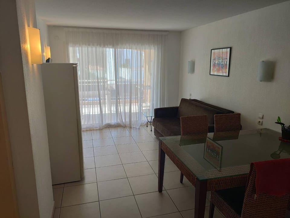 Appartement T2 Climatisé, Terrasse de 23m², Piscine, Parking, à 100m de la Plage, Argelès-sur-Mer Apartment in Argeles-sur-Mer