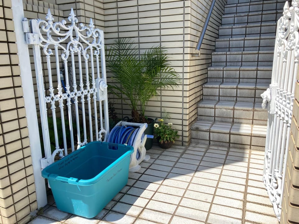 Property building, Facade/entrance, Day